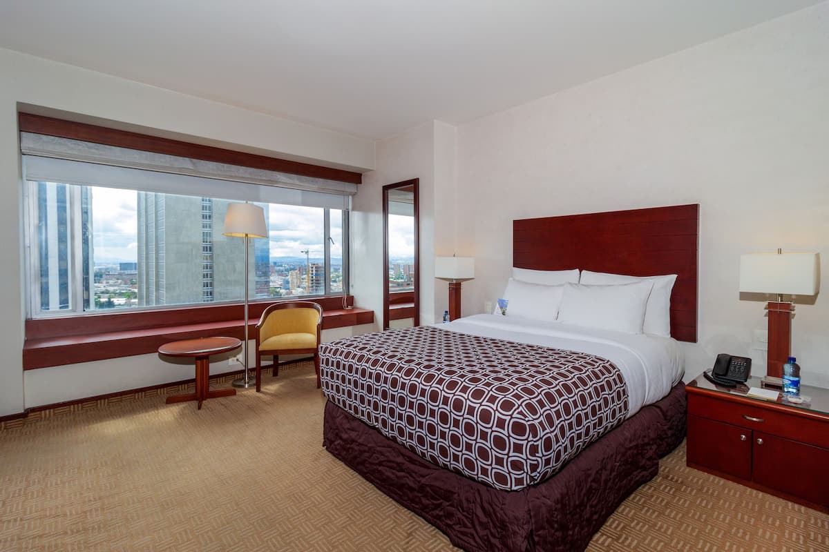 In-room safe, individually furnished, desk, laptop workspace