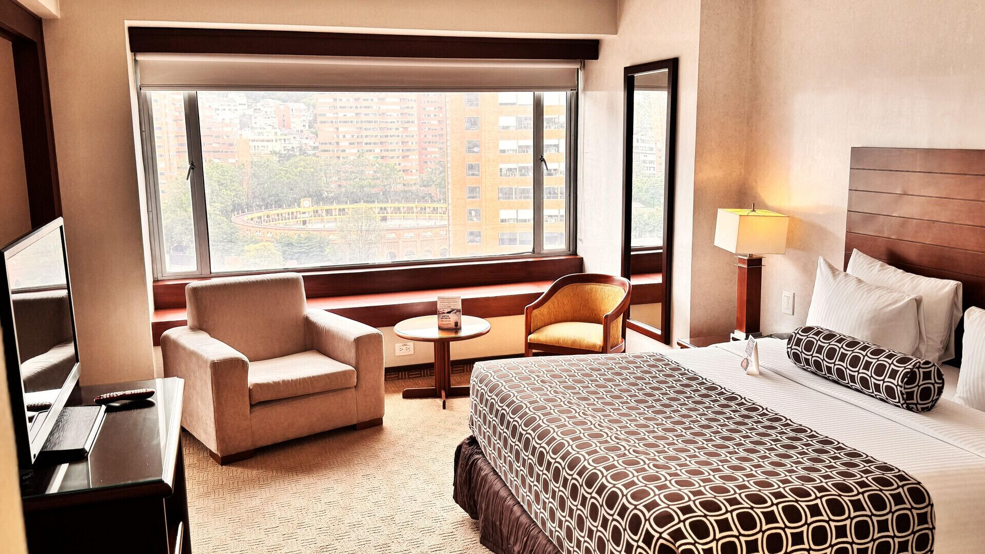 In-room safe, individually furnished, desk, laptop workspace