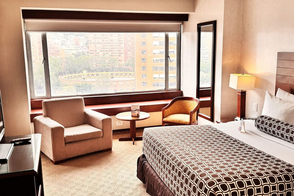 In-room safe, individually furnished, desk, laptop workspace