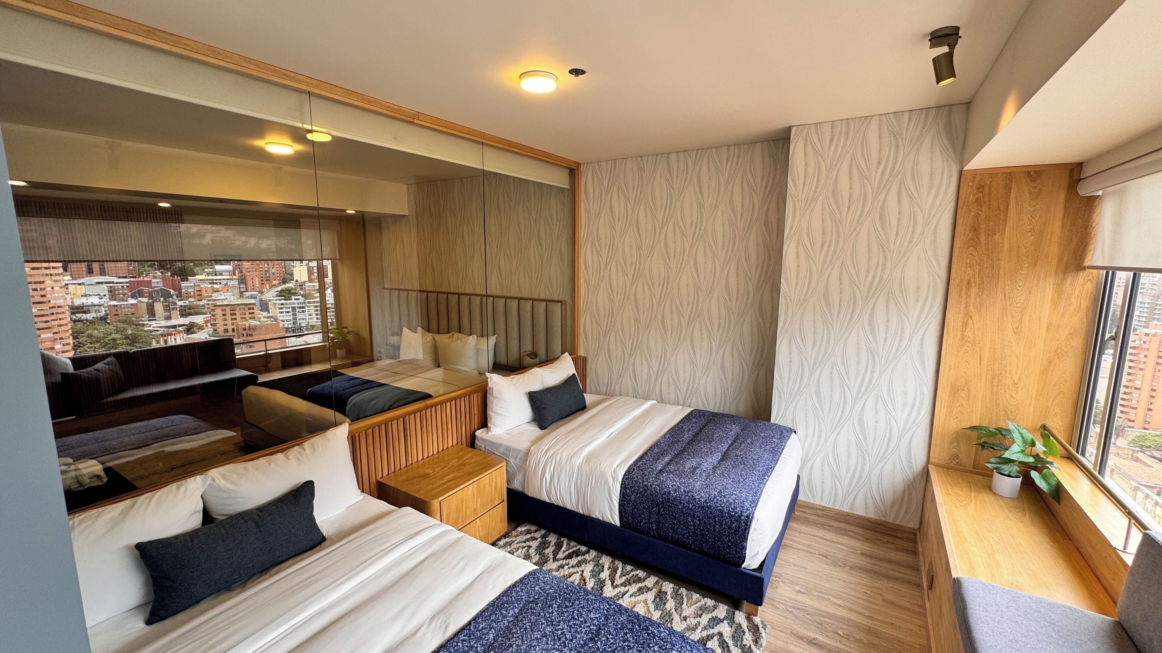 Safe på rommet, individuelt innredet og skrivebord