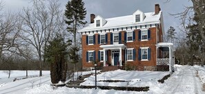 Front of property - Lightner Farmhouse B&B (Gettysburg)
