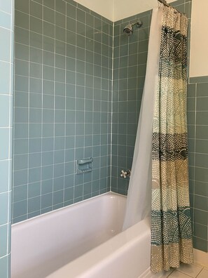 Superior Double Room | Bathroom | Free toiletries, hair dryer, towels - Lightner Farmhouse B&B (Gettysburg)