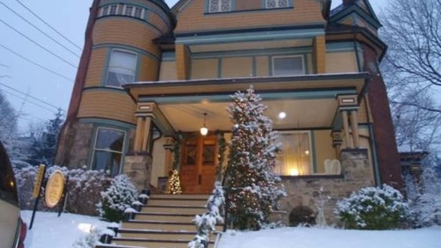 The Queen, A Victorian Bed & Breakfast