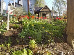Exterior - The Queen, A Victorian Bed & Breakfast (Bellefonte)
