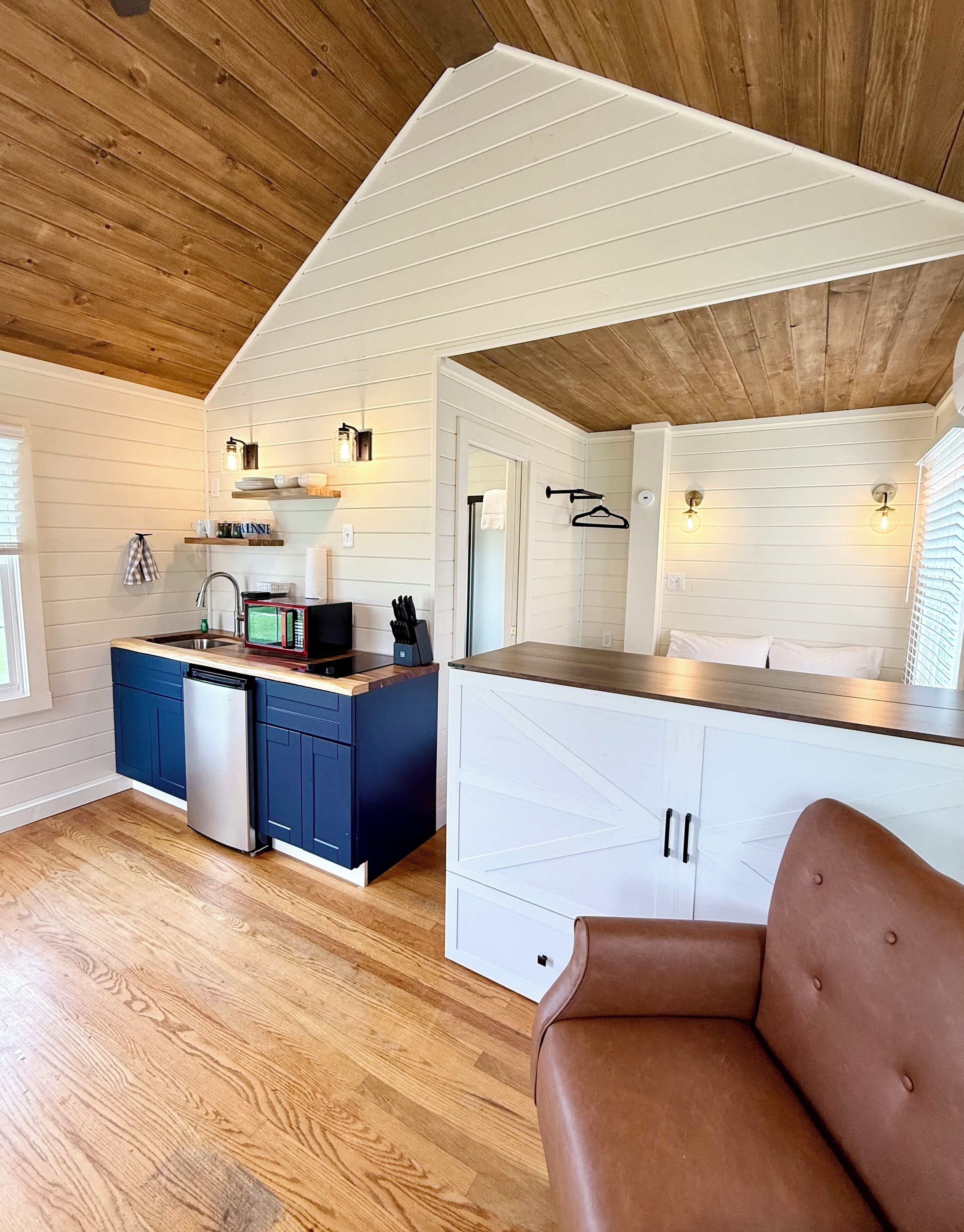 Cottage Premium, cheminée, vue lac | Ameublement personnalisé, espace de travail pour ordinateur portable