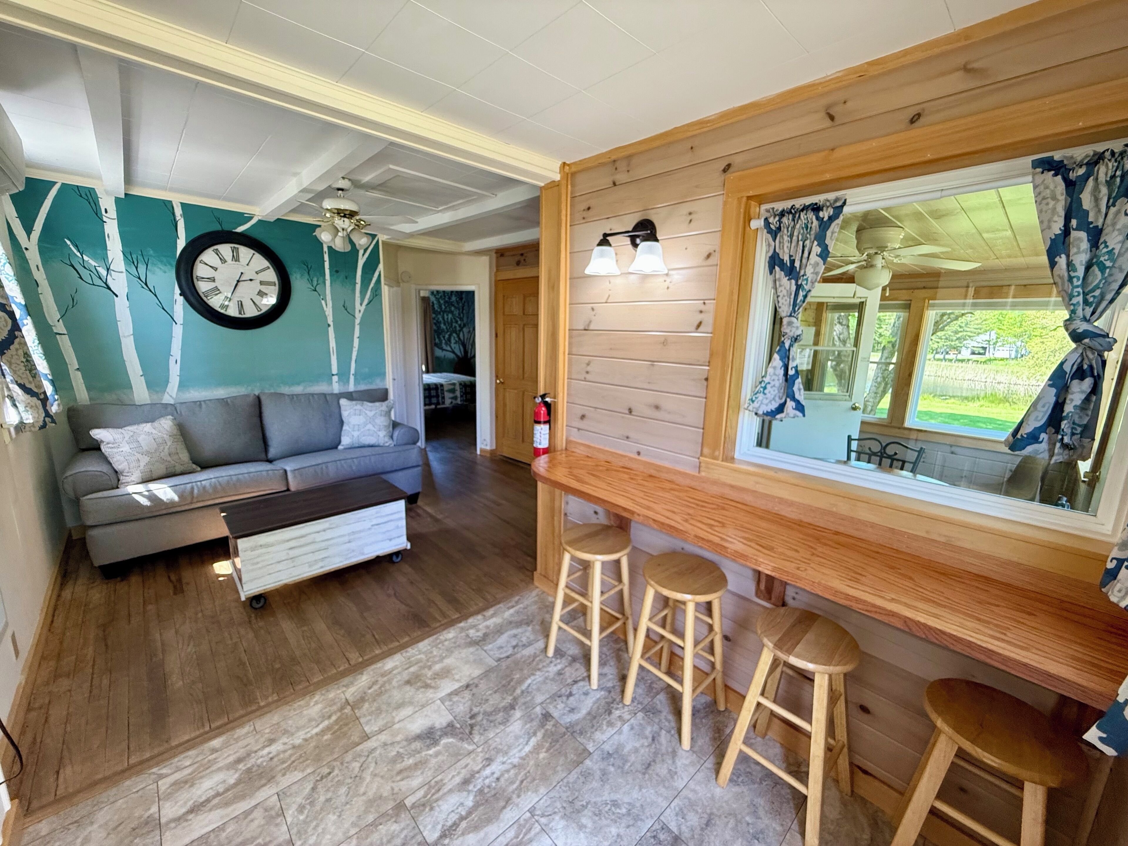 Traditional Cottage, 2 Bedrooms, Pets Allowed, Lakeside | Living area | 50-inch Smart TV with cable channels, streaming services