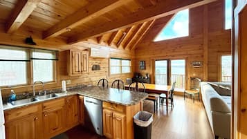 Refrigerador, microondas y cafetera y tetera