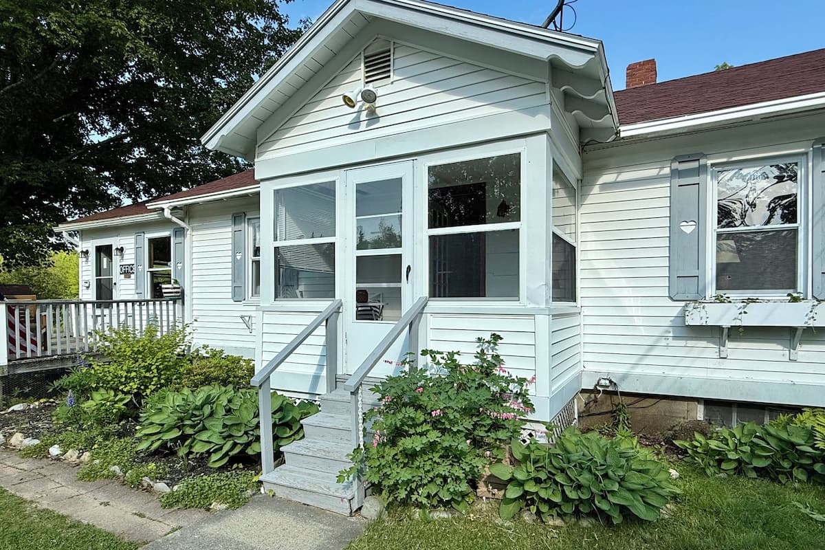 Basic-Bungalow, Haustiere gestattet | Individuell eingerichtet, laptopgeeigneter Arbeitsplatz