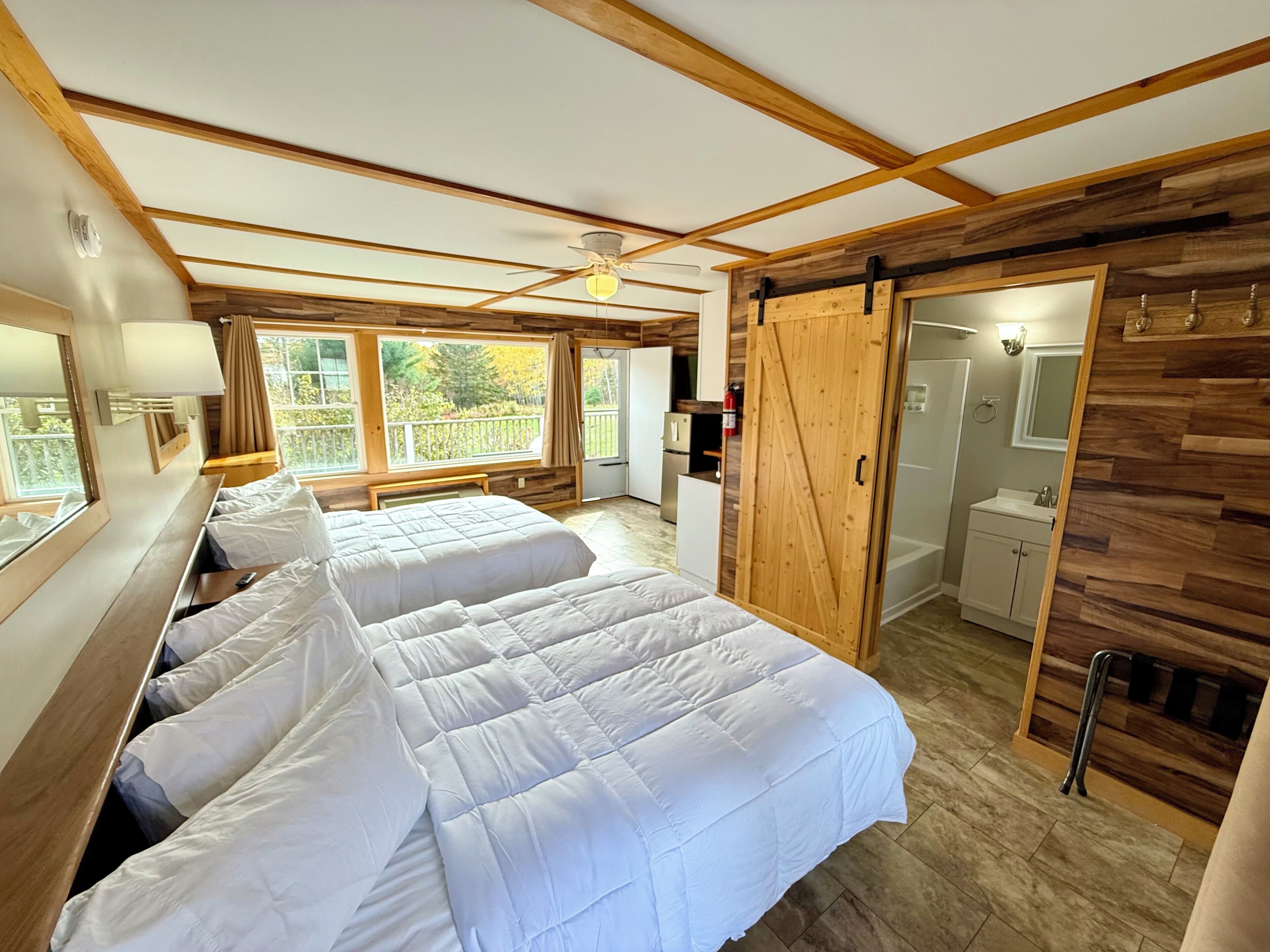 Mobiliario individual y espacio para trabajar con un portátil