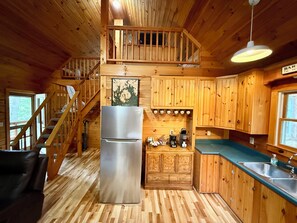 Cabin, 3 Bedrooms, Air conditioning | Private kitchen | Fridge, microwave, coffee/tea maker, eco-friendly cleaning products