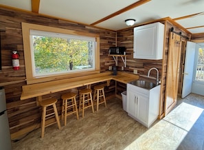 Microwave - Eden Village Motel & Cottages (Bar Harbor)