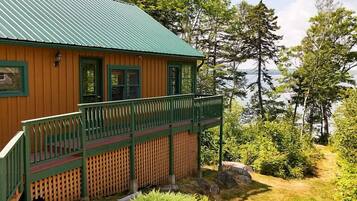 Traditional Cabin, 3 Bedrooms, Oceanfront | Individually furnished, laptop workspace, free WiFi, bed sheets