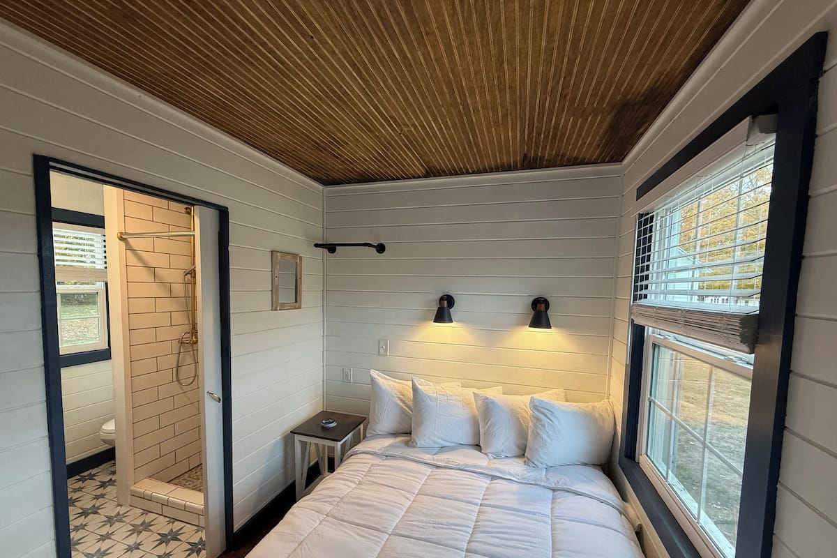 Design Cottage, Fireplace