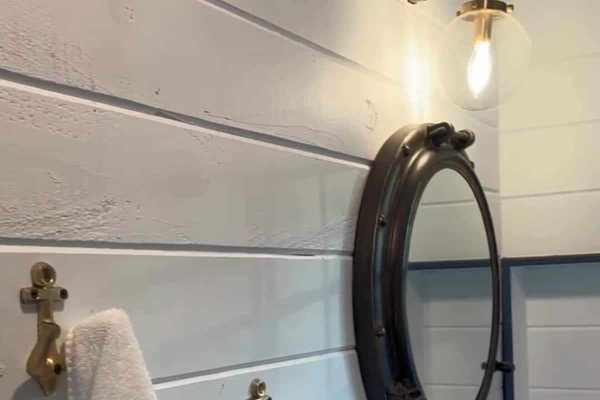 Studio Luxe, plusieurs lits, cheminée, vue lac | Salle de bain