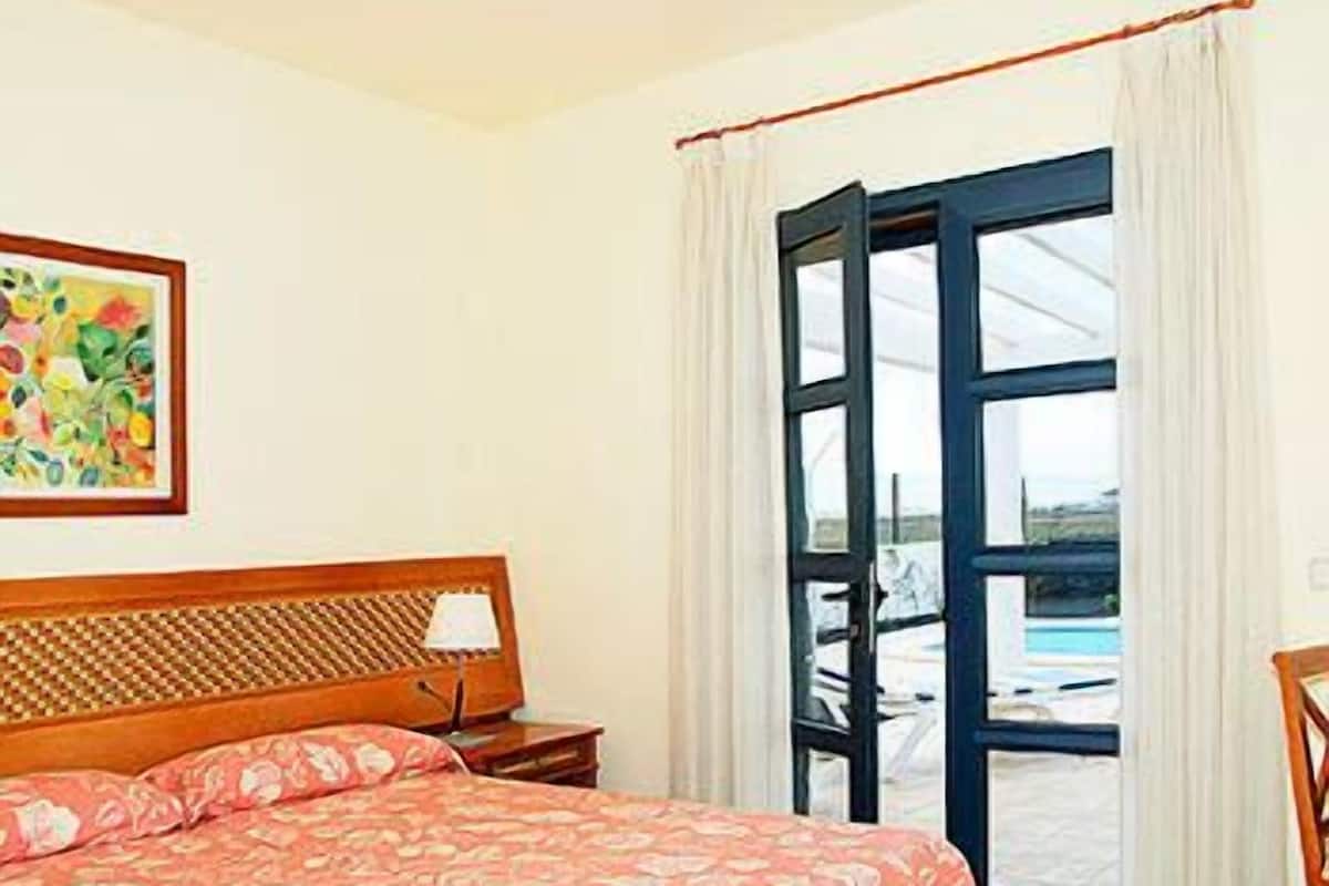 1 bedroom, in-room safe, desk, iron/ironing board