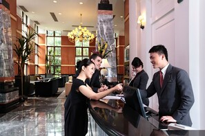 Reception - Orchard Parksuites (Singapore)
