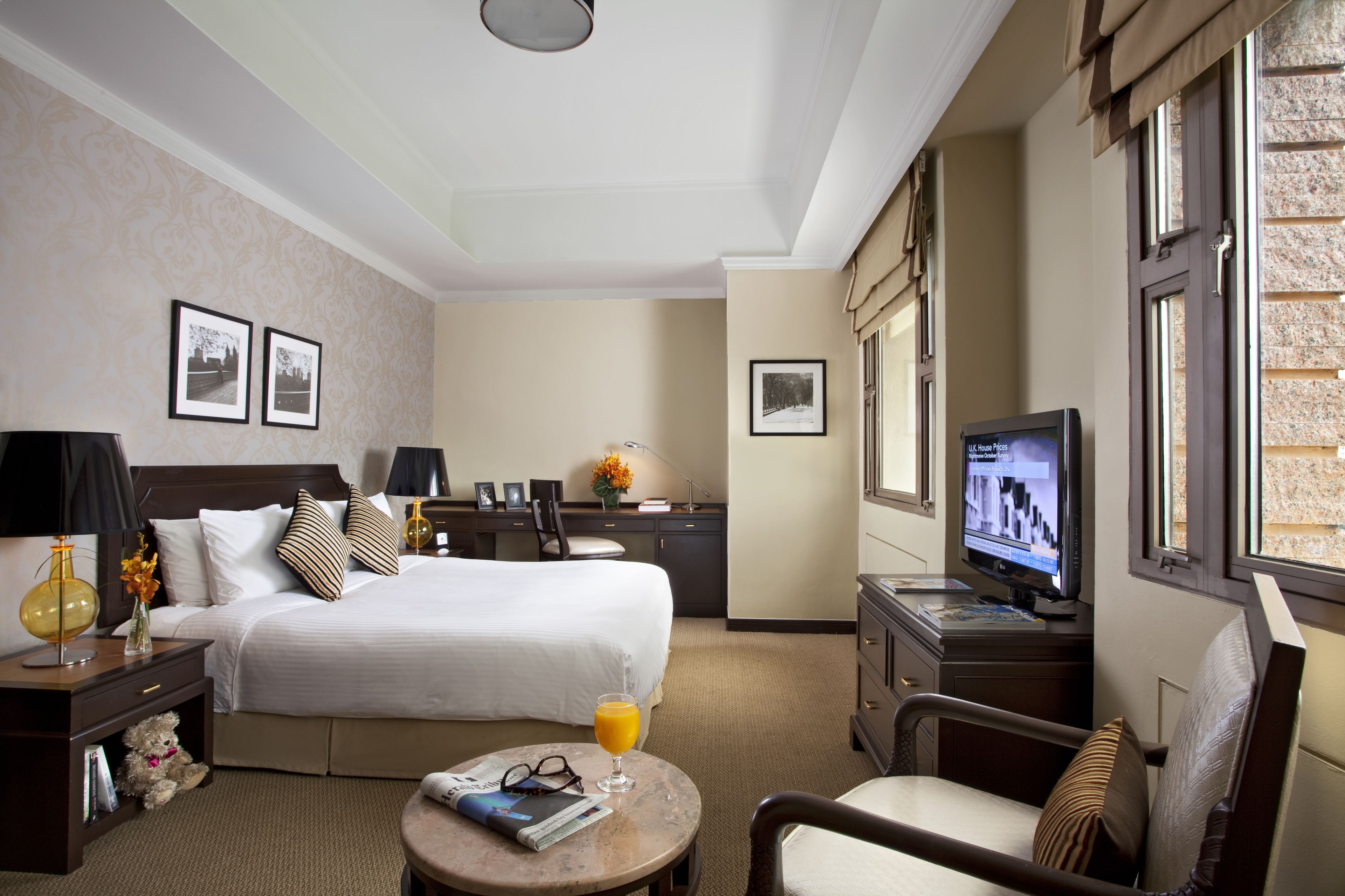 suite, 3 bedrooms | down duvets, in-room safe, desk, iron/ironing board