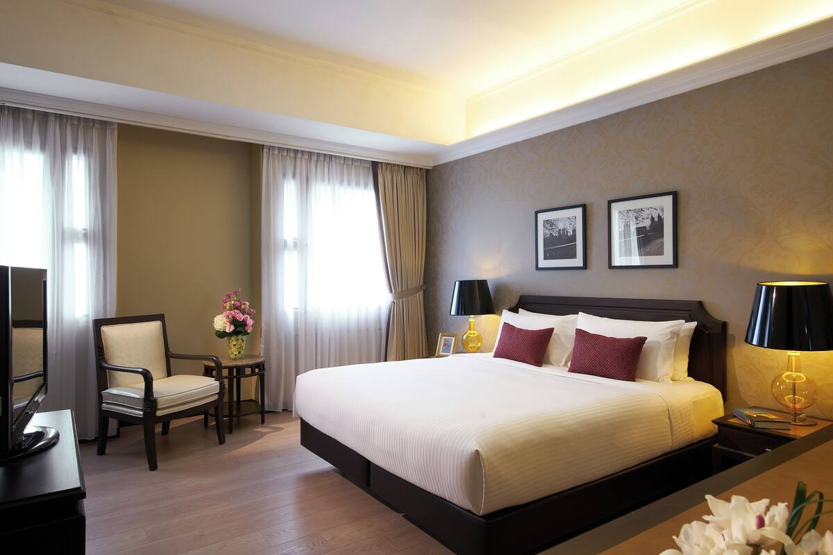 Suite, 3 Bedrooms | Down comforters, in-room safe, desk, iron/ironing board