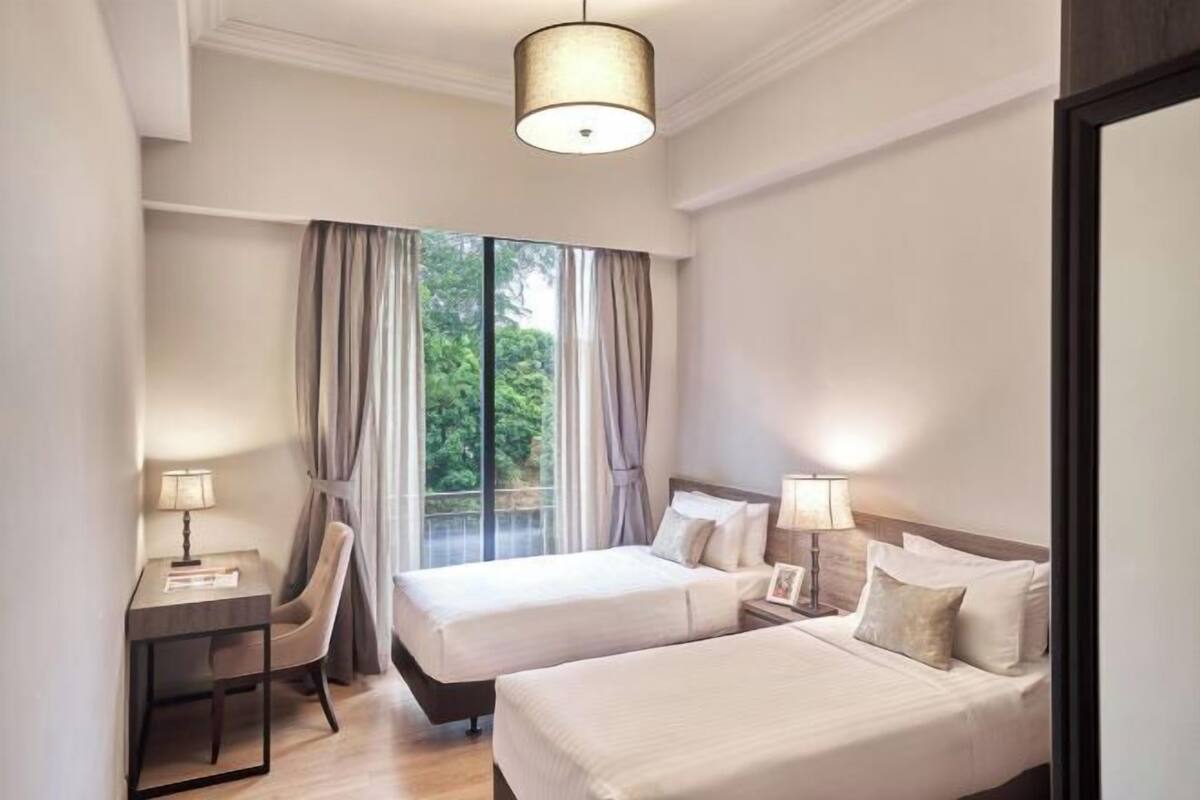In-room safe, iron/ironing board, WiFi (free), bed sheets