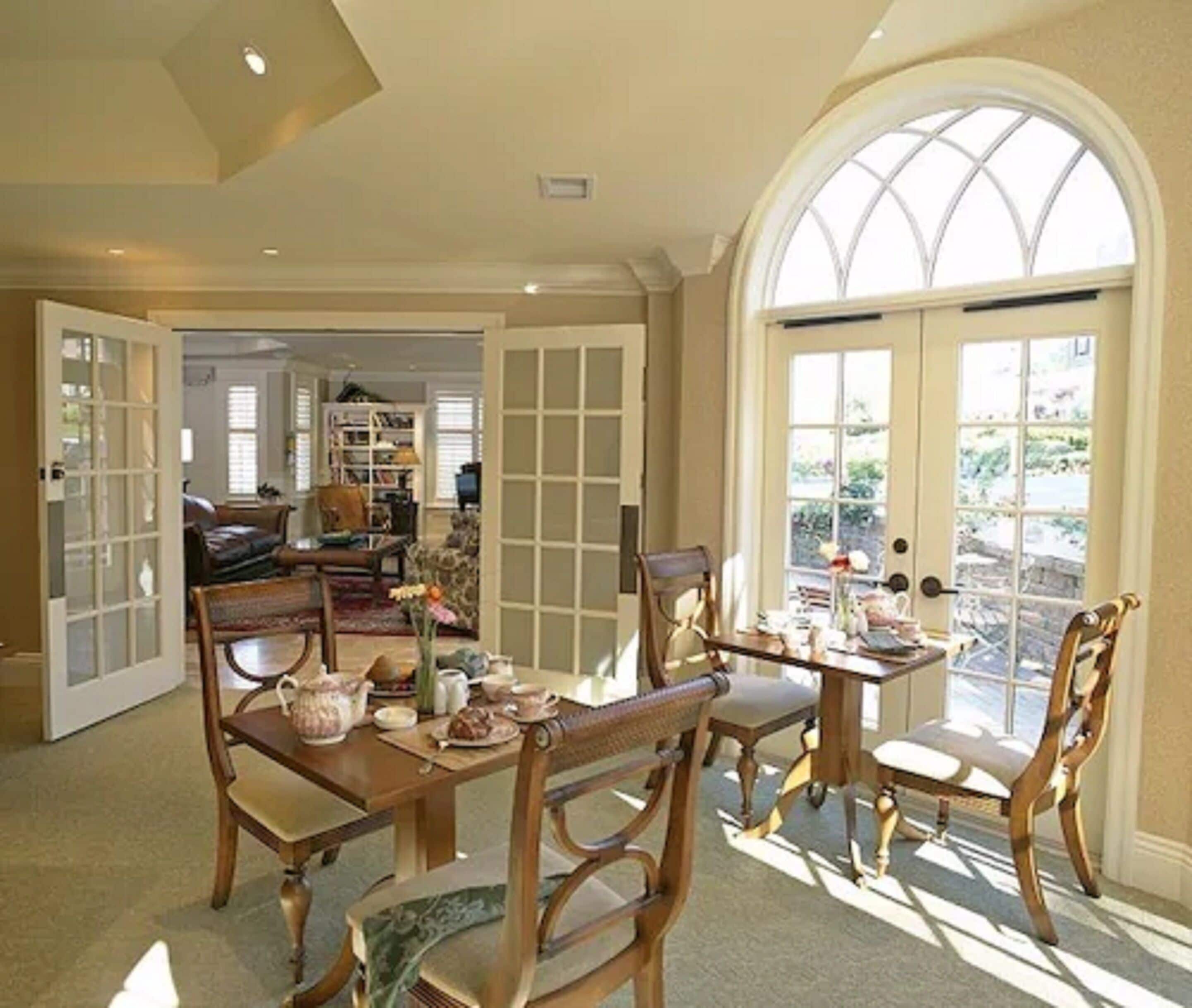 free daily continental breakfast