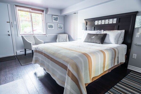 Room, Annex Building (24) | Premium bedding, individually decorated, individually furnished, desk