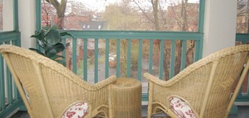 The Trisha Romance Room 18, 1 Queen Bed | Terrace/patio