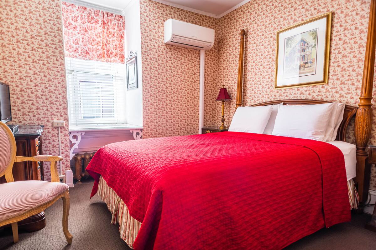 Room (22) | Peralatan tempat tidur premium, meja, seterika/papan seterika 