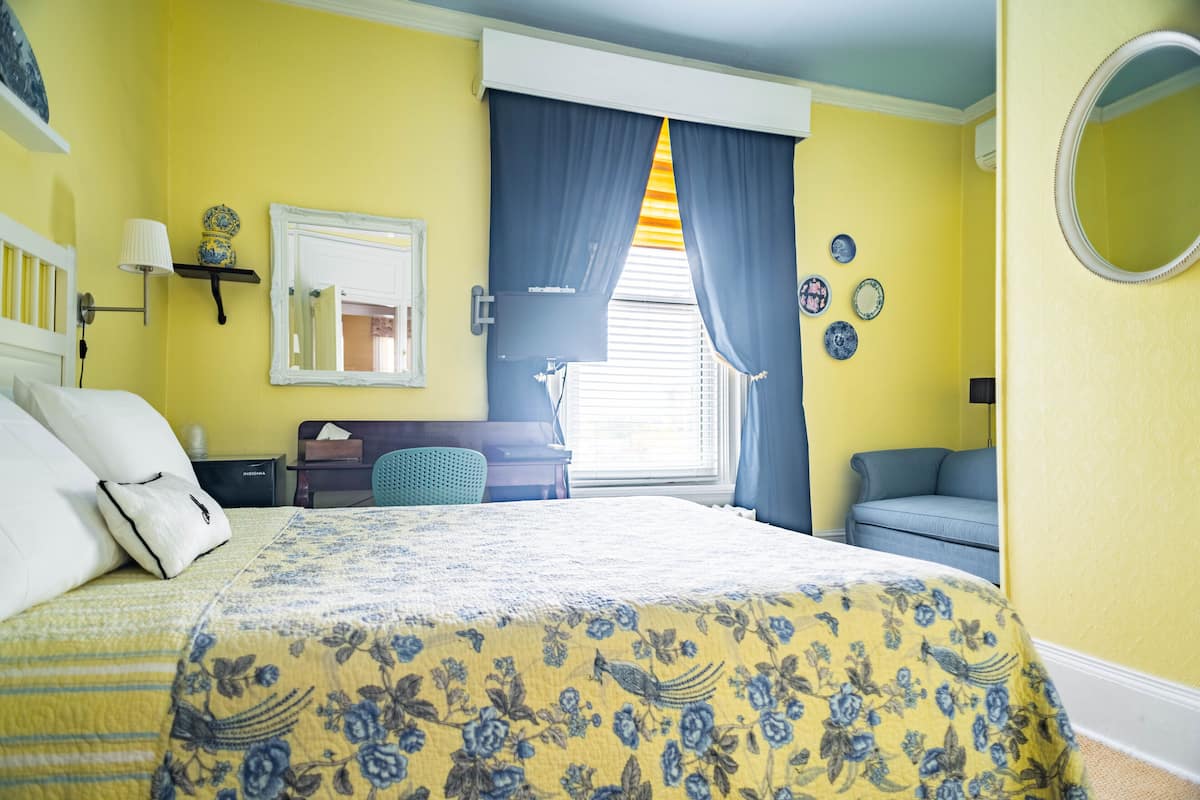 Room (15) | Peralatan tempat tidur premium, meja, seterika/papan seterika 