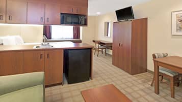 Individually furnished, desk, iron/ironing board, free cots/infant beds