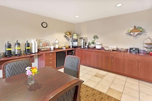Free daily continental breakfast - Microtel Inn & Suites by Wyndham Jasper (Jasper)