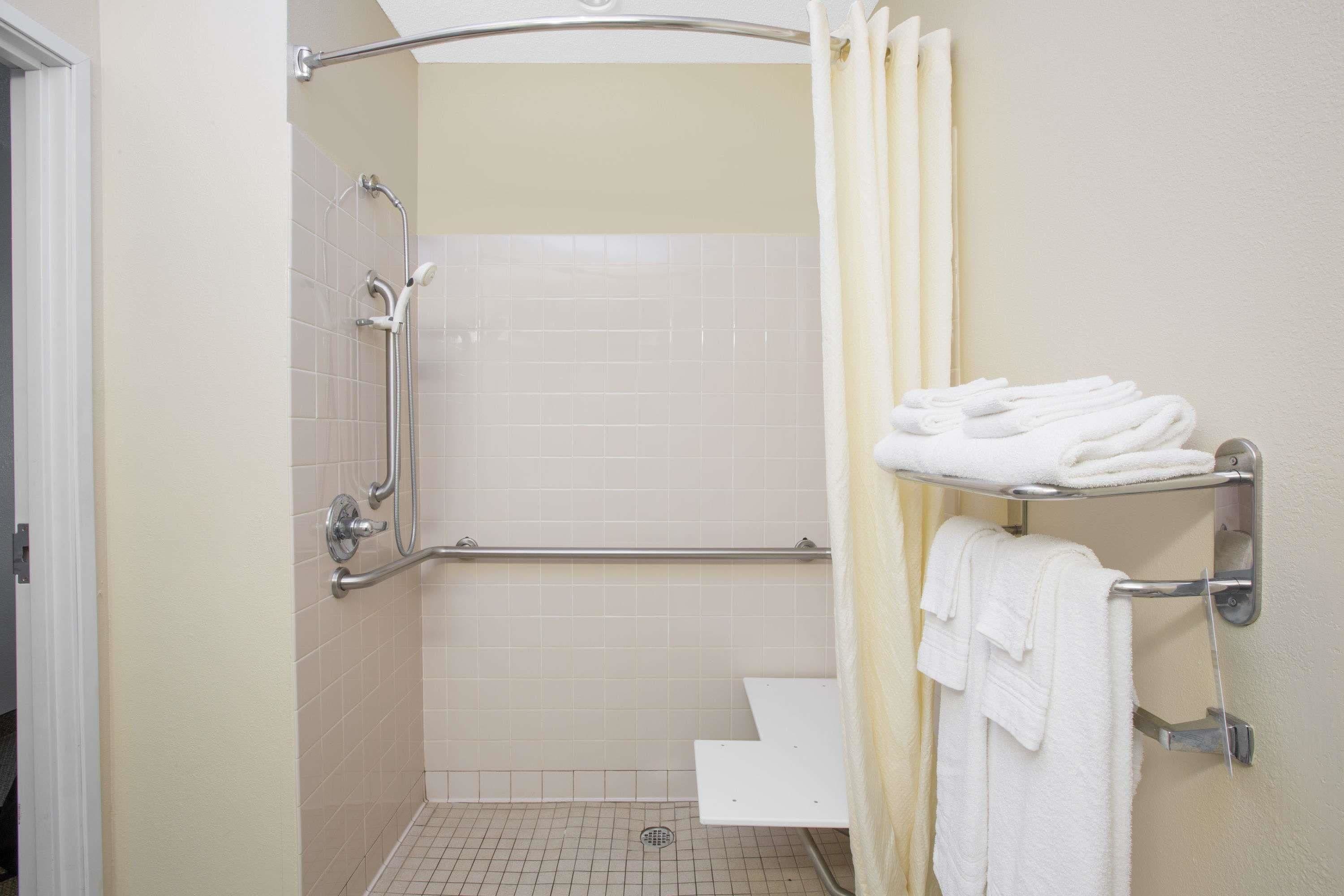 combined shower/bathtub, free toiletries, hair dryer, towels