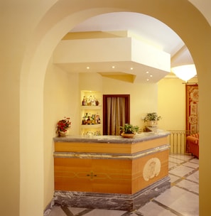 2 bars/lounges, poolside bar