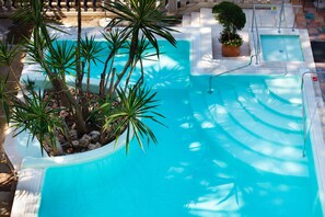 Seasonal outdoor pool, open 10:00 AM to 6:00 PM, pool umbrellas - Hotel Zi Teresa (Sorrento)