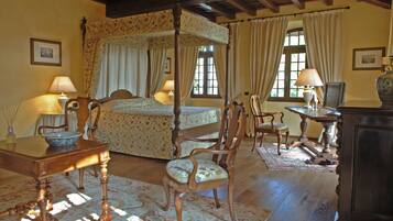 Junior-Suite | Minibar, Zimmersafe, individuell dekoriert, individuell eingerichtet