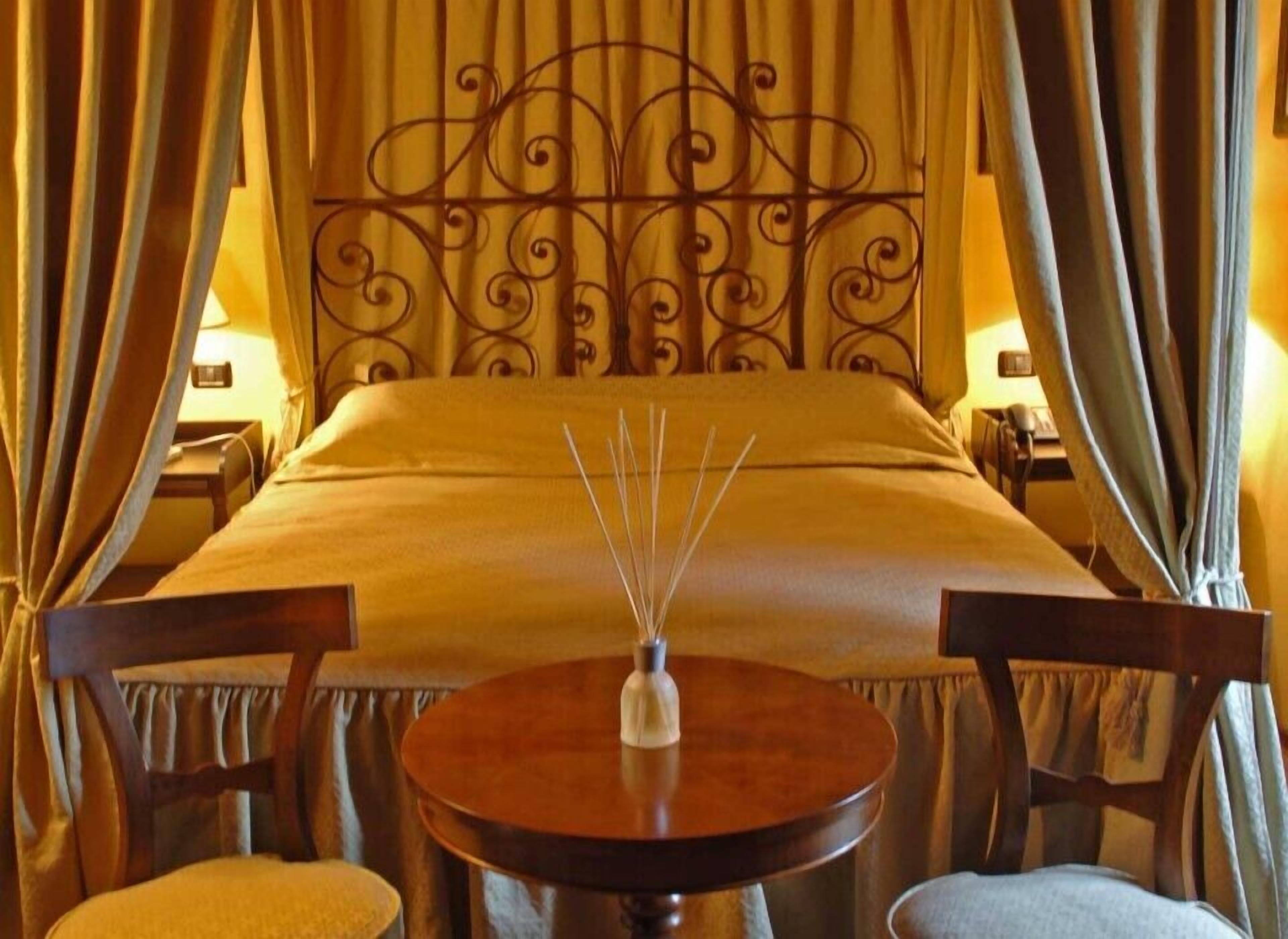 Minibar, in-room safe, individually decorated, individually furnished
