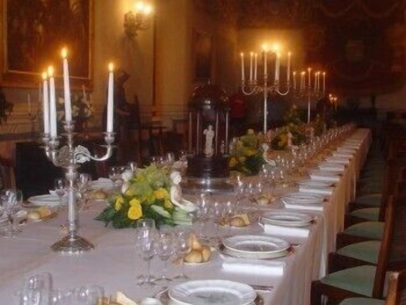 2 restaurants, breakfast, lunch, dinner served; local cuisine