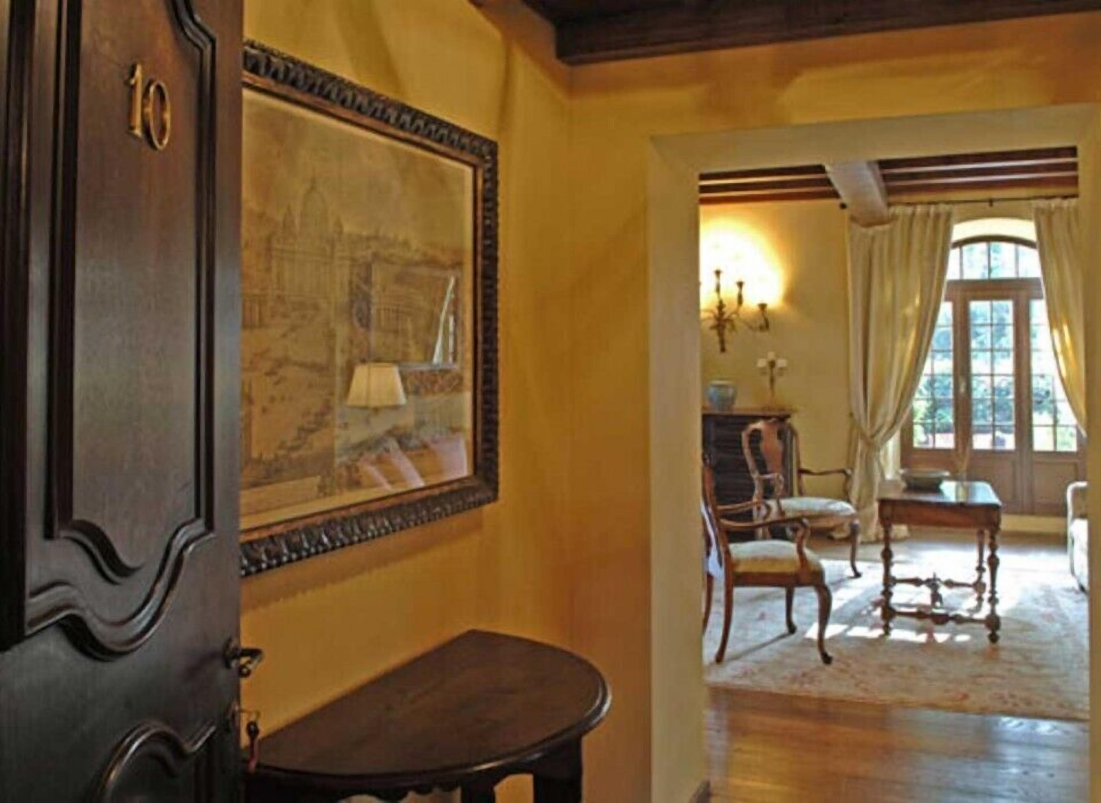 junior suite | living area | flat-screen tv