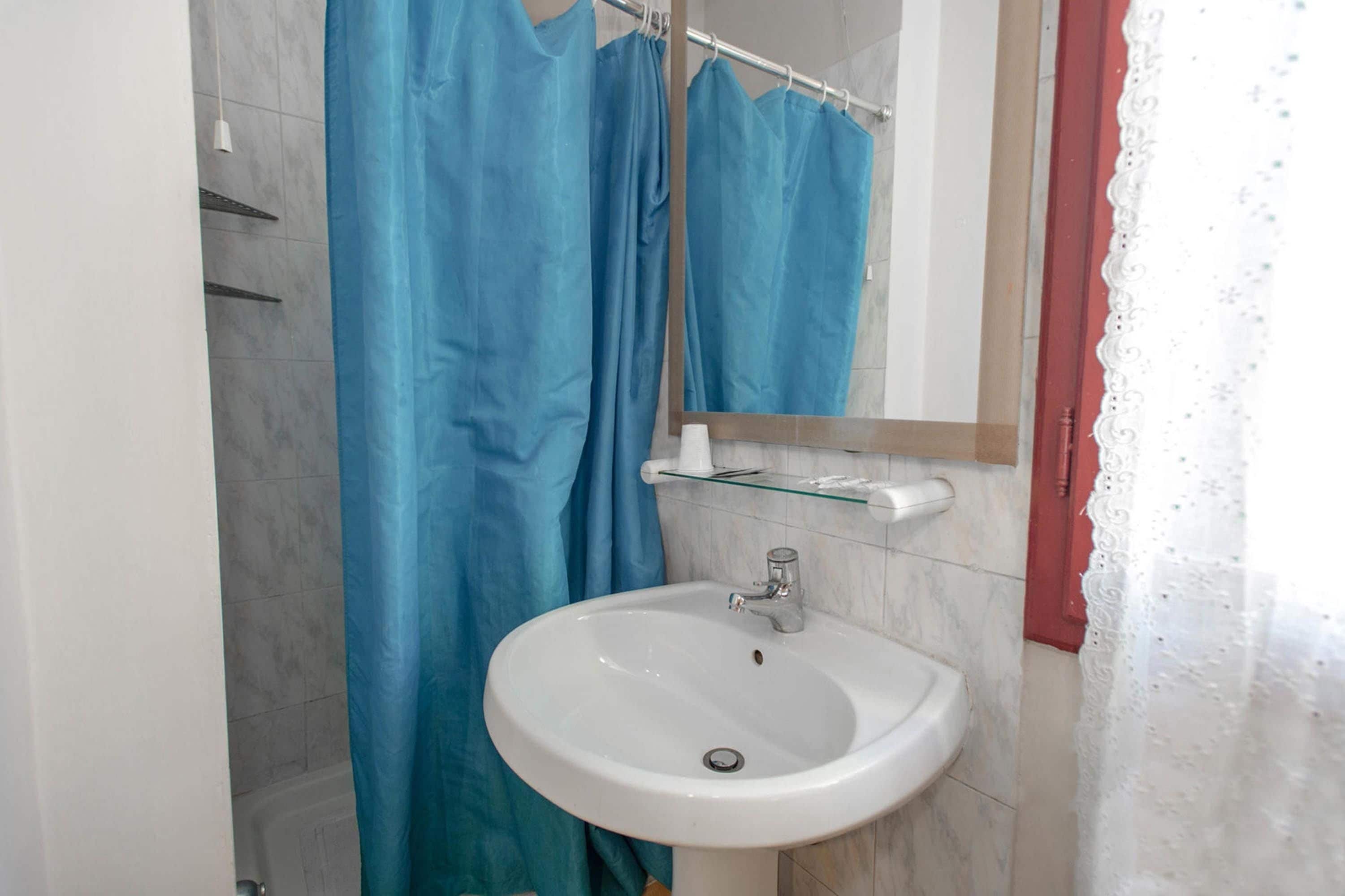 Economy Double or Twin Room, Shared Bathroom | Bathroom