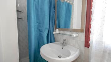 Economy Double or Twin Room, Shared Bathroom | Bathroom