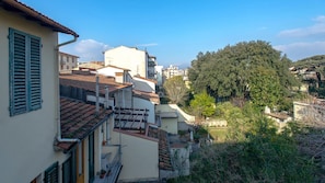 Chambre Standard, 1 grand lit, salle de bains attenante, vue ville | Vue de la chambre