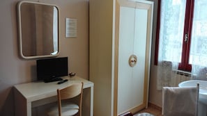 Habitación individual económica, baño compartido | Vista a la ciudad