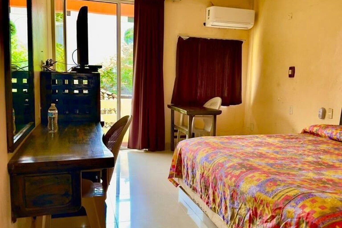 In-room safe, desk, WiFi (free)