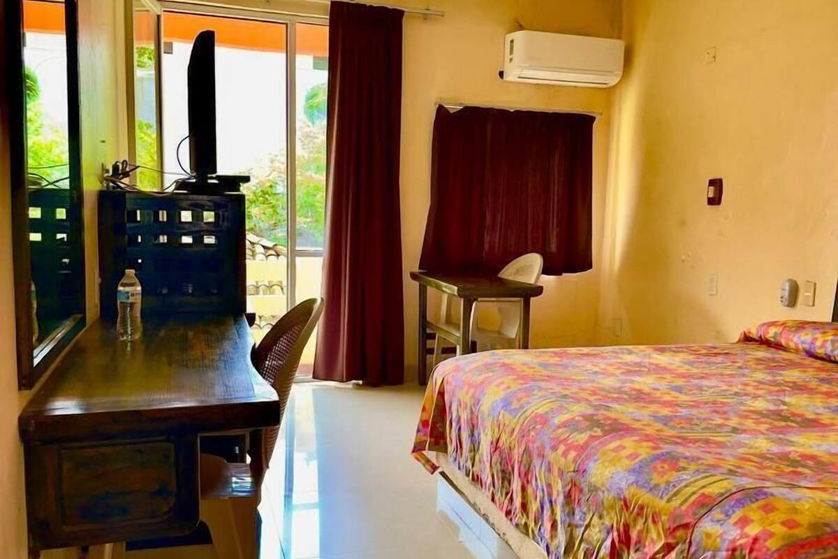 In-room safe, desk, WiFi (free)