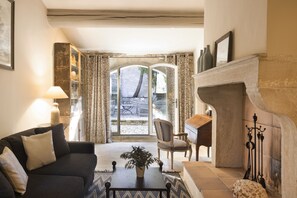 Suite Marie | Premium bedding, pillowtop beds, free minibar, in-room safe - La Bastide De Marie (Menerbes)