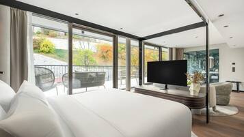 Minibar, safe på rommet, blendingsgardiner og barnesenger (inkludert)