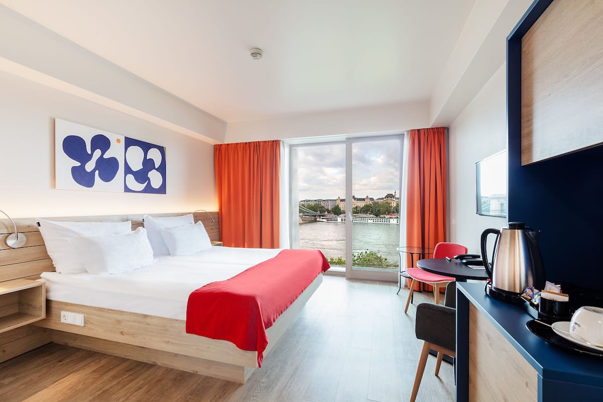 Room, River View