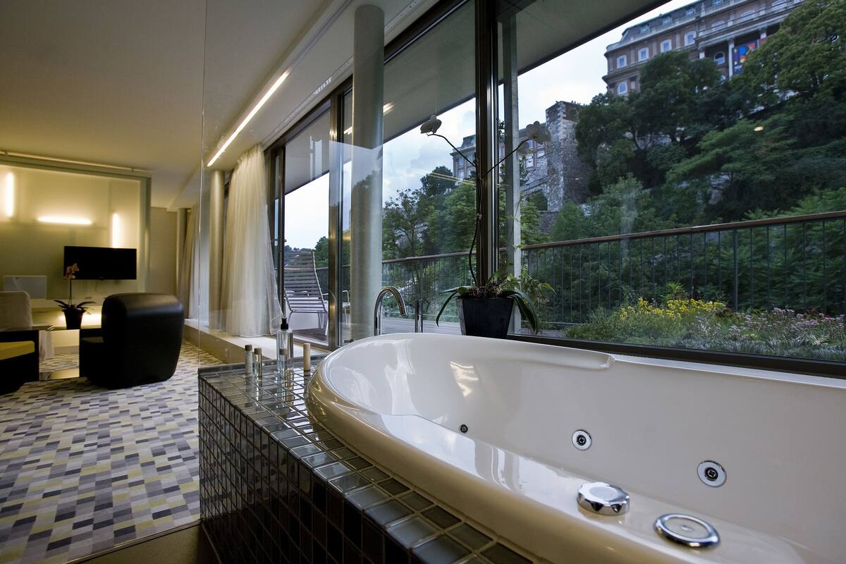 Panoramic Suite, Terrace, Castle View