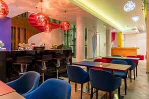 Bar (on property) - Lanchid 19 Design Hotel (Budapest)