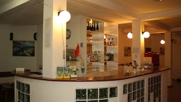 Bar (trong khuôn viên)
