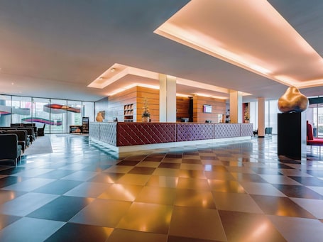 Außenbereich. Mövenpick Hotel Stuttgart Airport